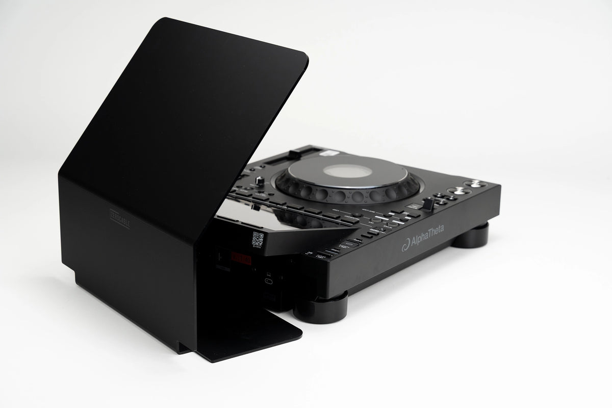 Zero Cable Sun Cover L auf einem AlphaTheta CDJ-3000X